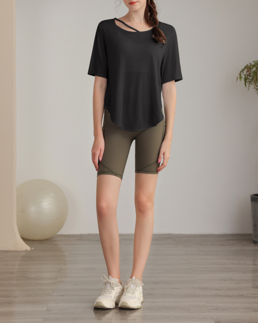 ラウンドヘムスラントストラップハーフスリーブカットソー 3826