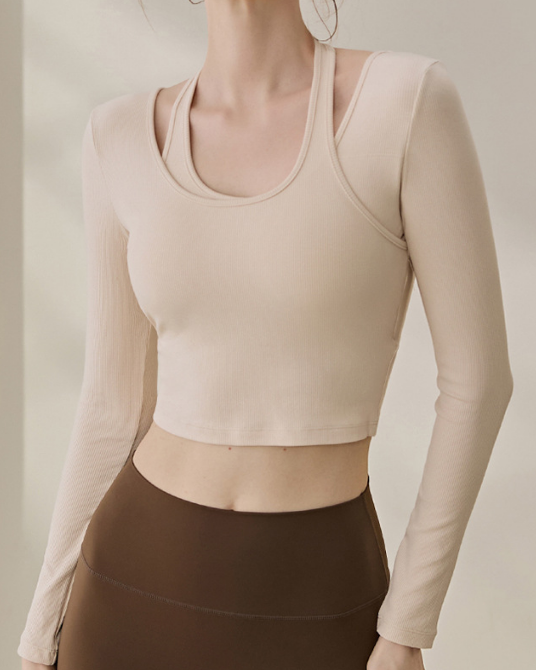 カットアウトホルターネックロングスリーブ 3971