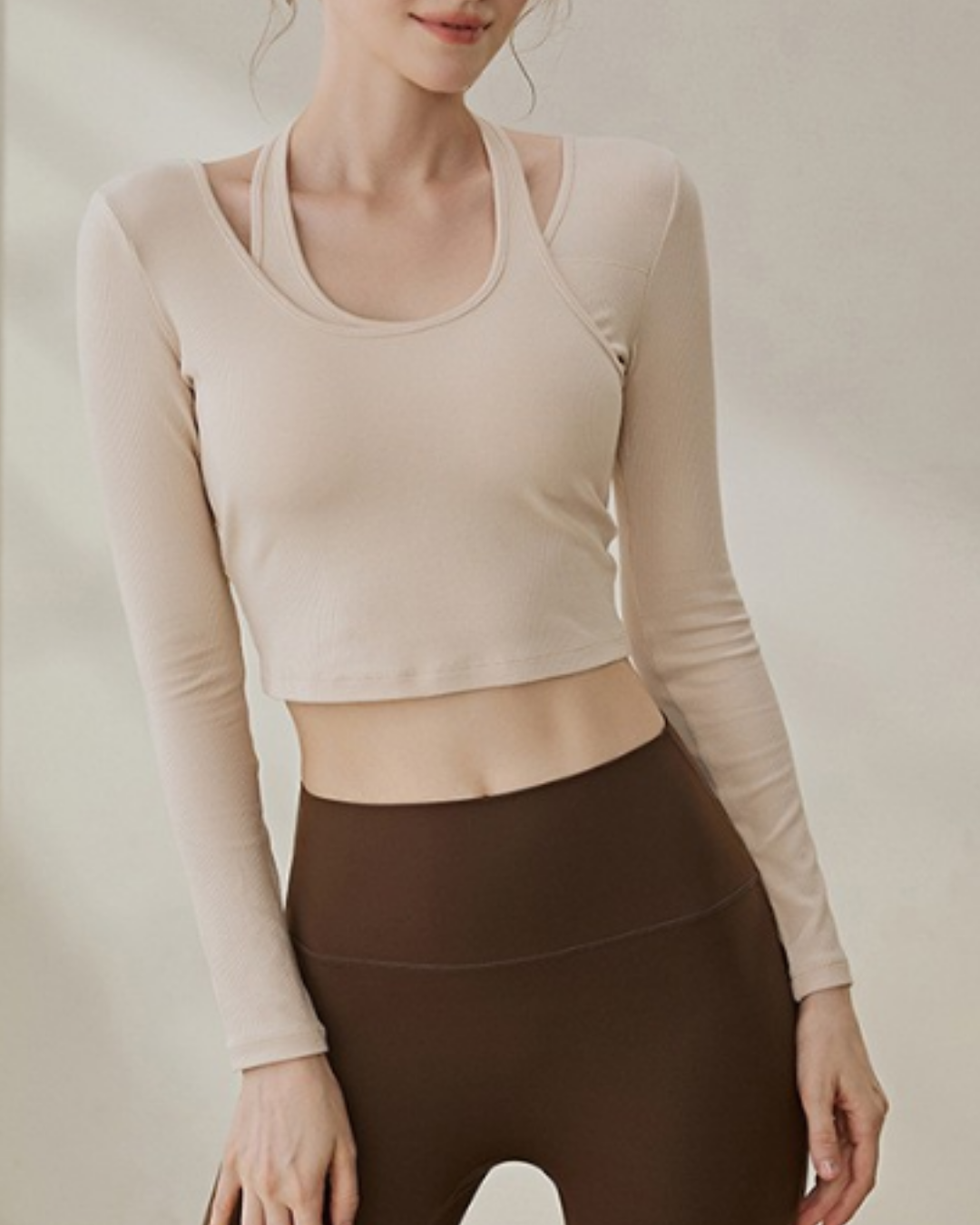 カットアウトホルターネックロングスリーブ 3971