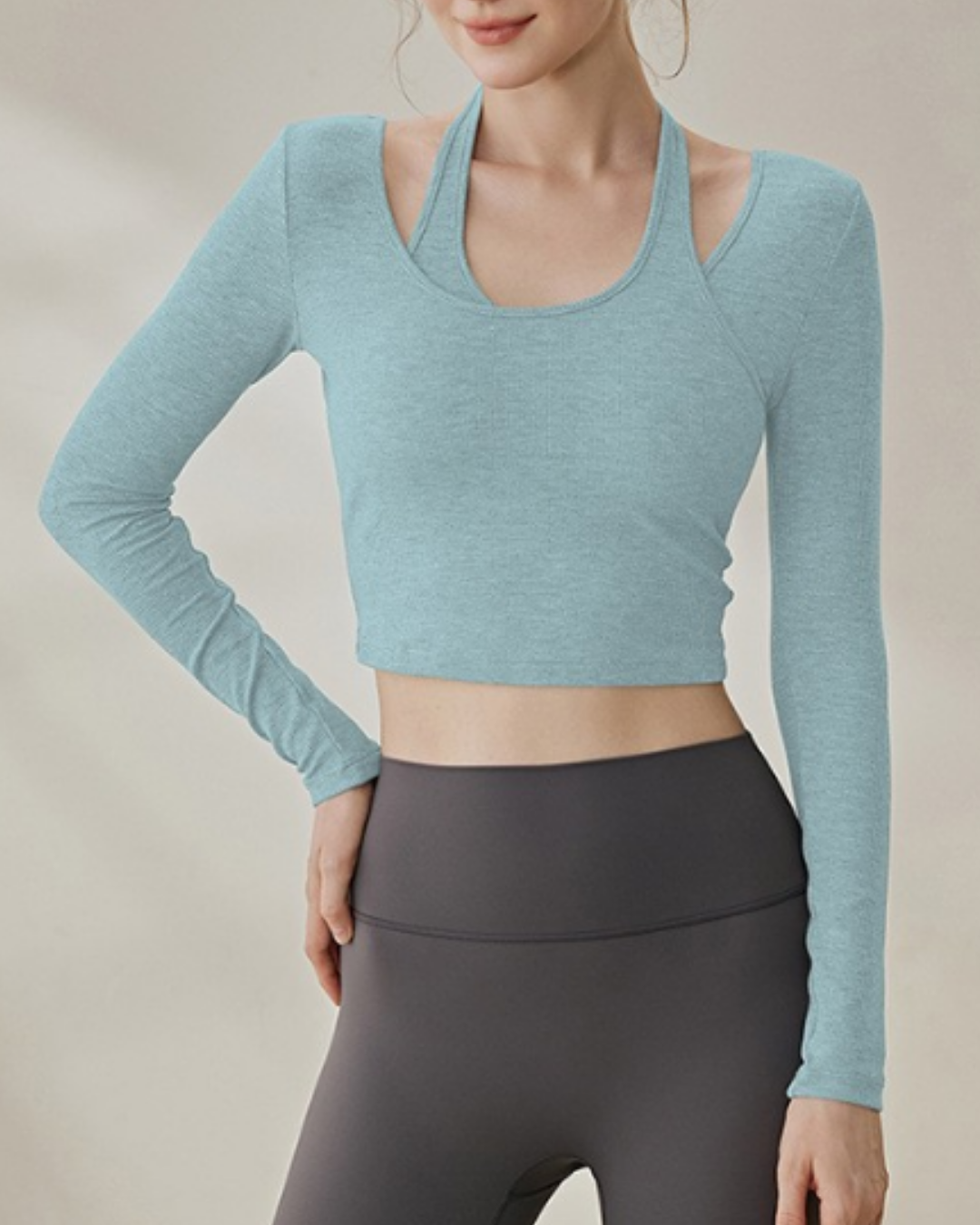 カットアウトホルターネックロングスリーブ 3971