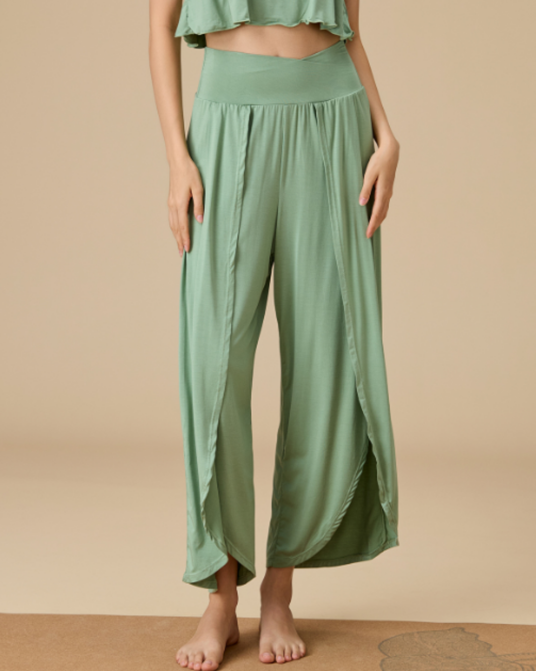 ラウンドヘムタックフレアパンツ 3913