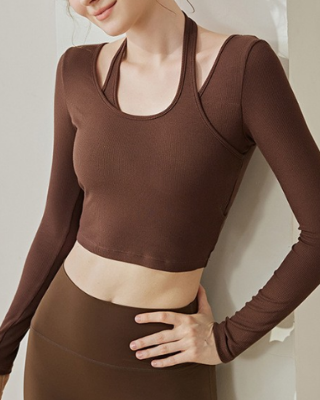 カットアウトホルターネックロングスリーブ 3971