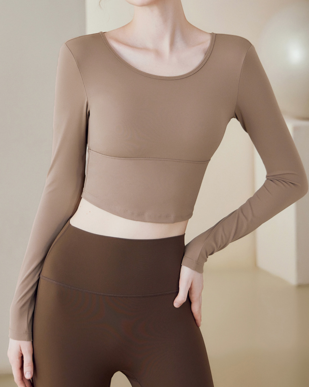 シレーヌバッククロスヨガロングトップ 3959