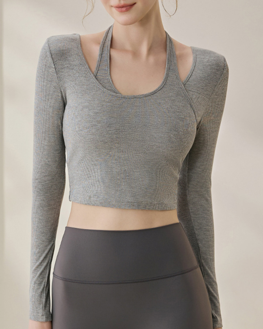 カットアウトホルターネックロングスリーブ 3971