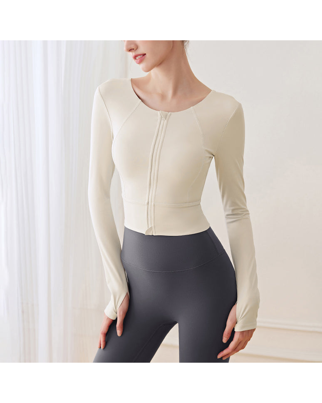 シュエットフロントジップヨガトップ 3124
