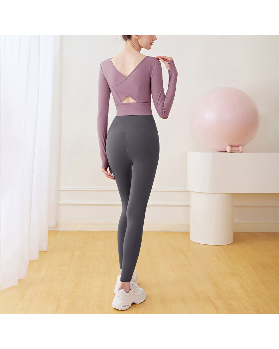 シュエットフロントジップヨガトップ 3124